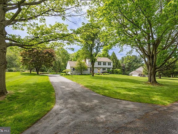 2nd image of 106 Manor Dr