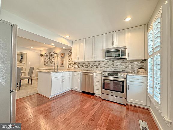 3rd image of 1306 Kenmore Ave