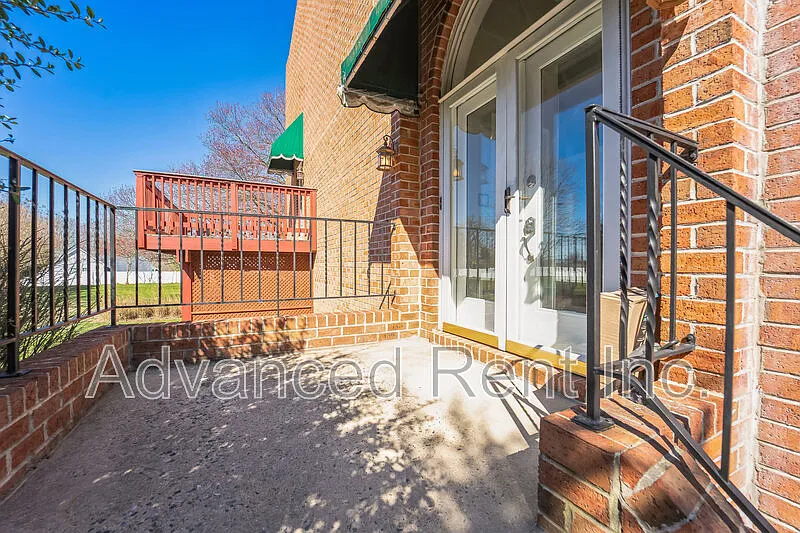 3 bed, 2.5 bath, 2032 sqft, $2,800 — Photo 3