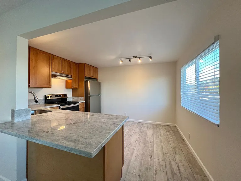 Solano Apartments — Photo 22