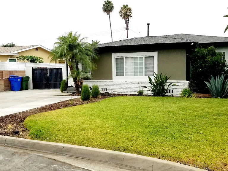 6263 N Traymore Ave — Photo 3