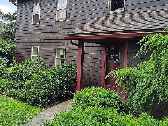 2nd image of 567 W Neshannock Ave