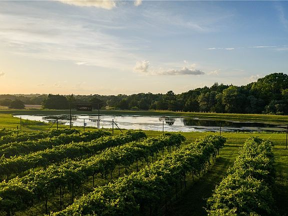 4th image of 2080 Zimmerscheidt Rd