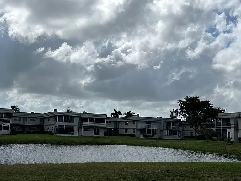 23 Saxony Cir #A — Photo 1