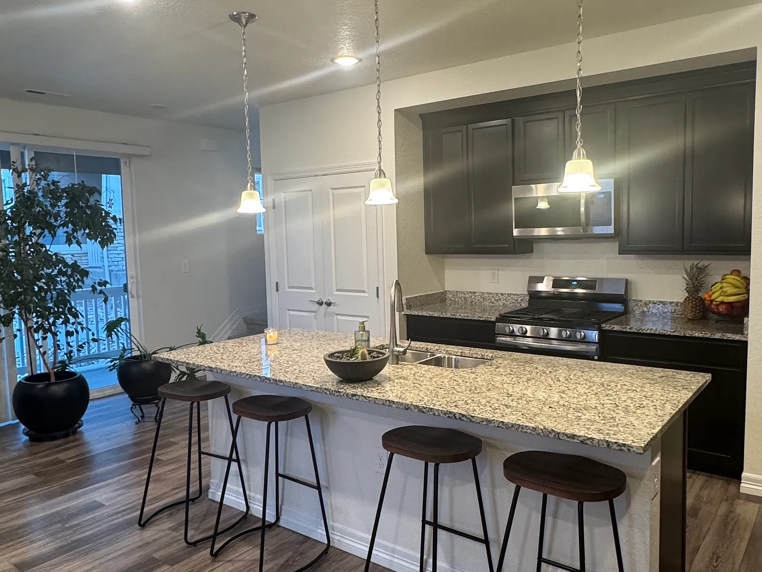 3 bed, 2.5 bath, 1846 sqft, $3,000 — Photo 2