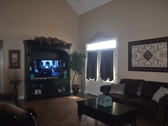 5th image of 292 Louis Emile Dr