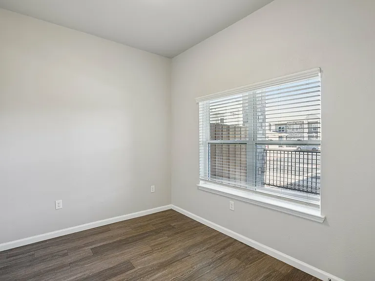 Horseshoe Apartments — Photo 37