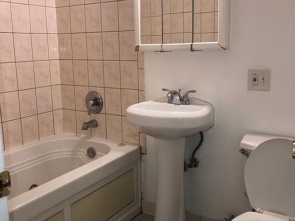 4th image of 7133 N Damen Ave Unit 2D