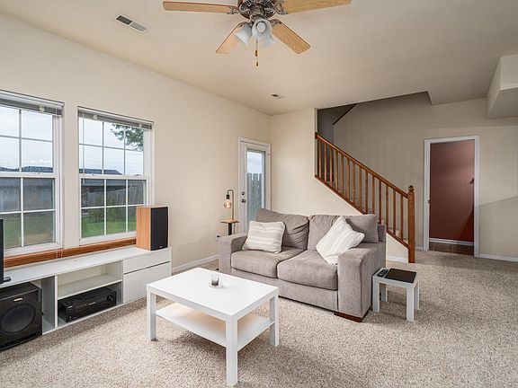 4th image of 2418 Surrey Dr