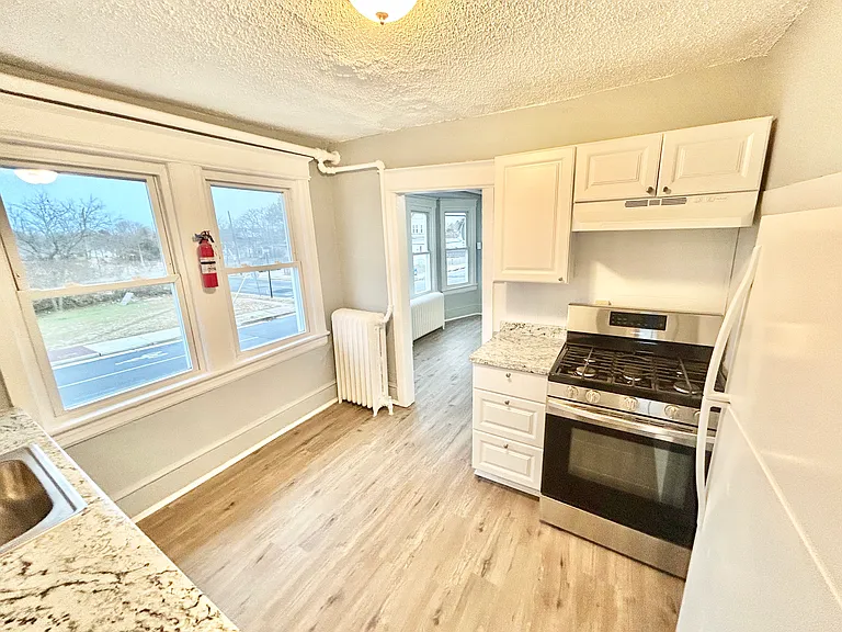 1830 E Riverside Dr #2 — Photo 3