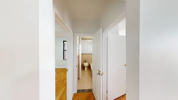 Sold by Thomas Lipovetsky, LREB | media 48