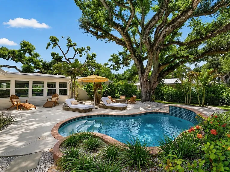 524 Live Oak Rd — Photo 28