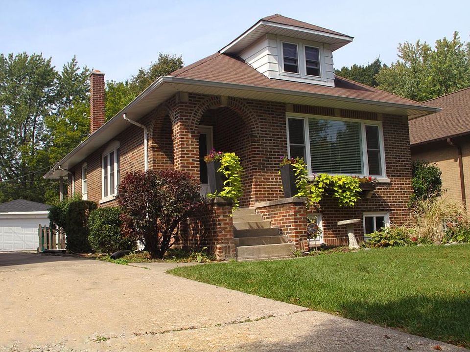Front / Driveway
