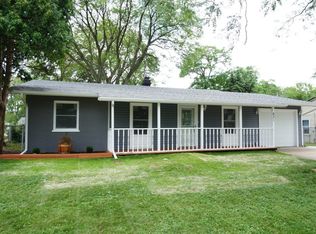 831 Parkside Cir, Streamwood, IL