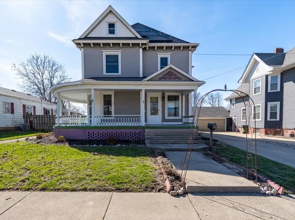 709 N Center St, Clinton, IL 61727