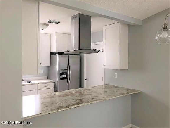 4th image of 3244 Meadowlea Cir N