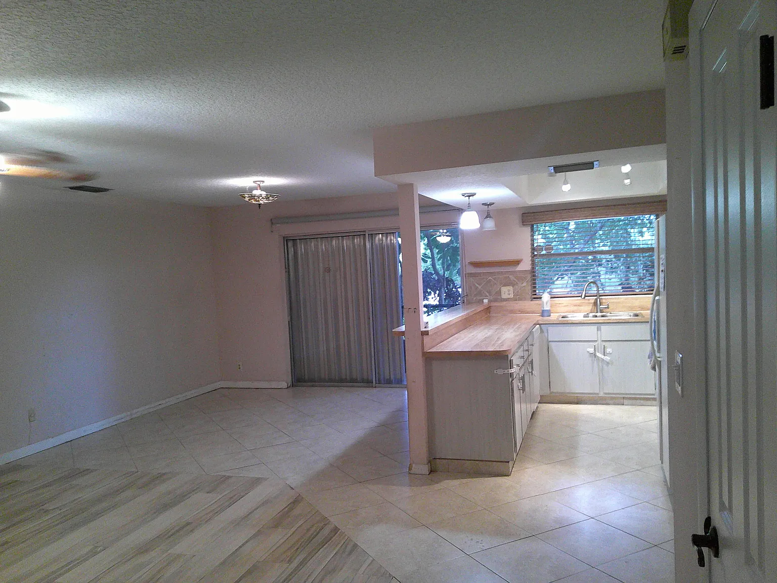 3 bed, 2.5 bath, 1720 sqft, $2,600 — Photo 3