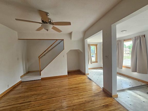2nd image of 304 N MAPLE AVENUE