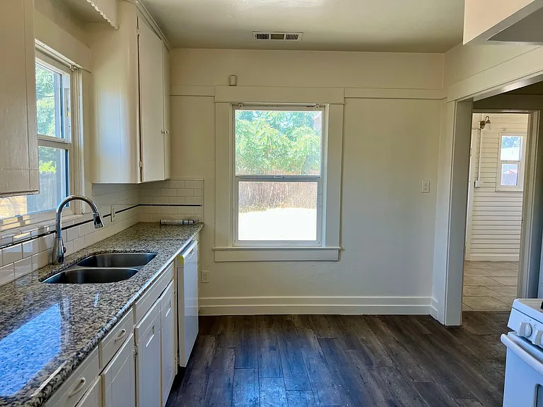 1321 N Calaveras St — Photo 7
