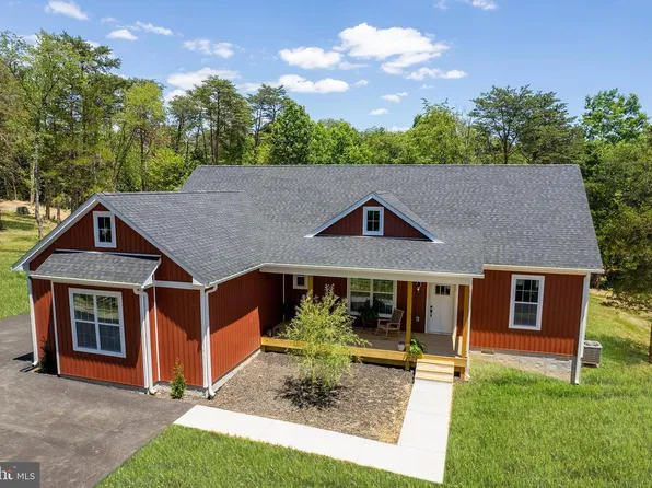 831 Avanti Dr, Bunker Hill, WV 25413