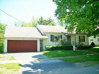 35 Fay St photo 1
