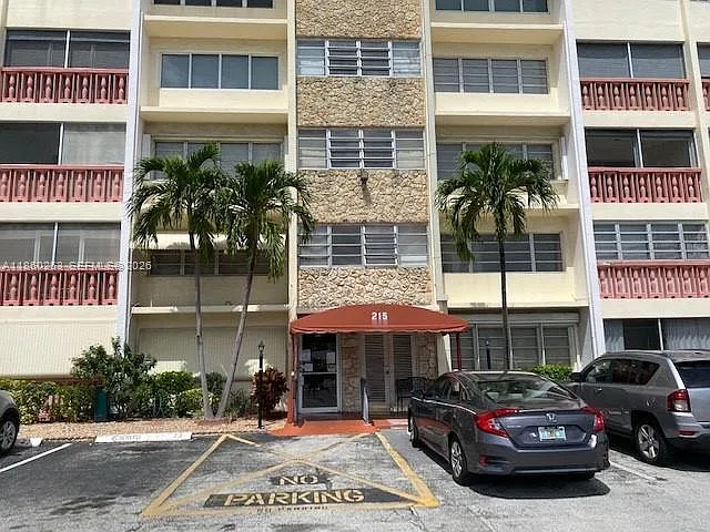 215 SE 3rd Ave #305A — Photo 43