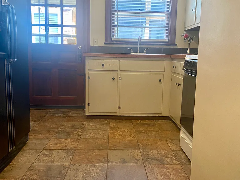 101 E Club Blvd #B — Photo 13
