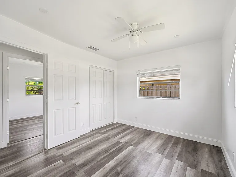 1060 SW 5th Ter — Photo 11
