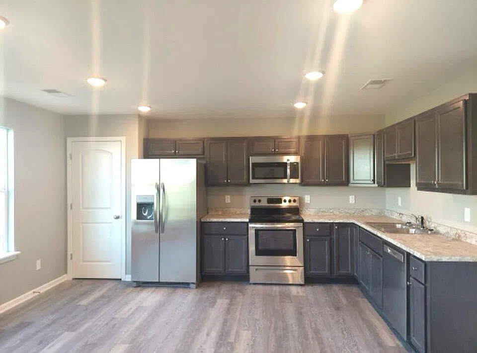 4 bed, 2.5 bath, 1900 sqft, $1,895 — Photo 4