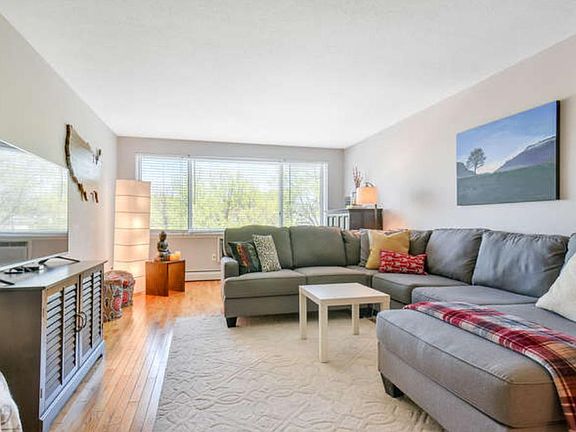 2nd image of 2700 W 44th St APT 415