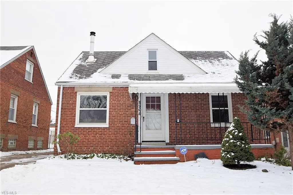 9209 Orchard Ave photo 1