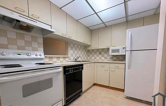 4th image of 10431 N Kendall Dr APT D404