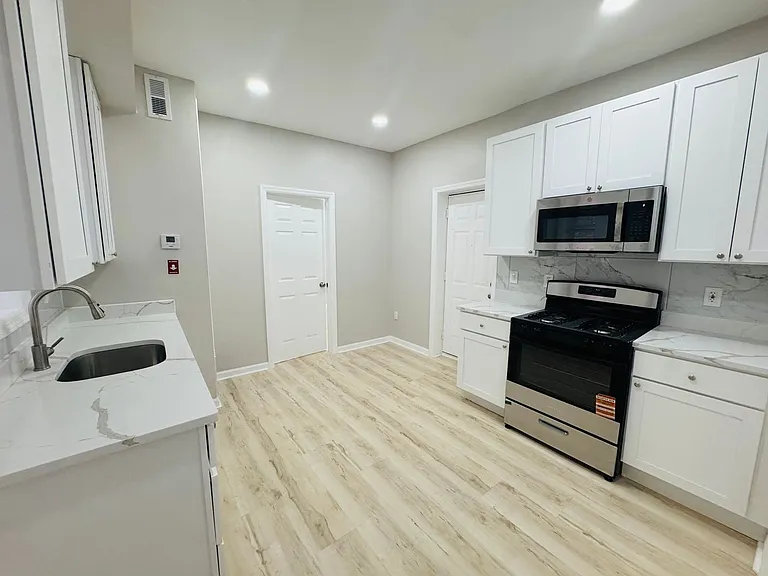 53-55 Henry St #57 — Photo 7
