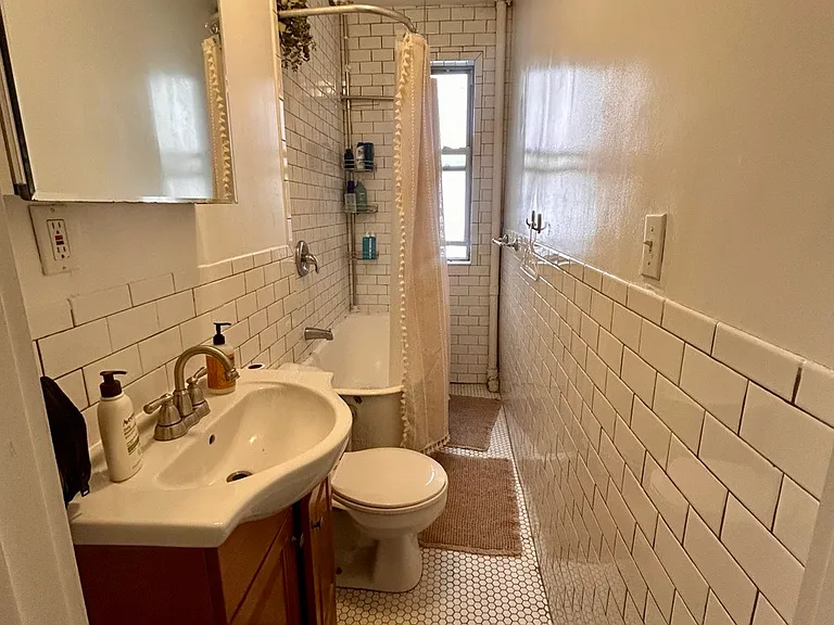 200 Waverly Pl #11 — Photo 9