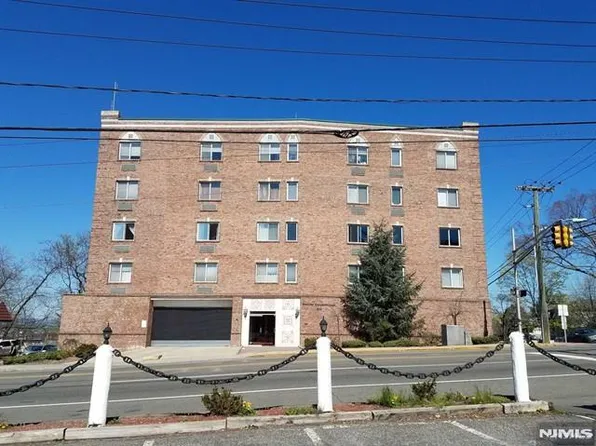 399 11th St APT 205, Palisades Park, NJ 07650