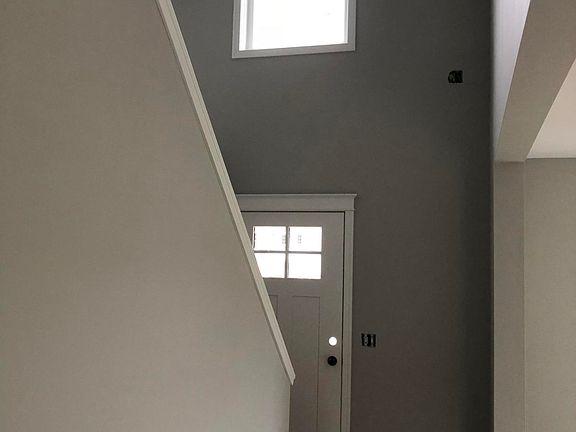 5th image of 7232 Mountain Knoll Ave SE