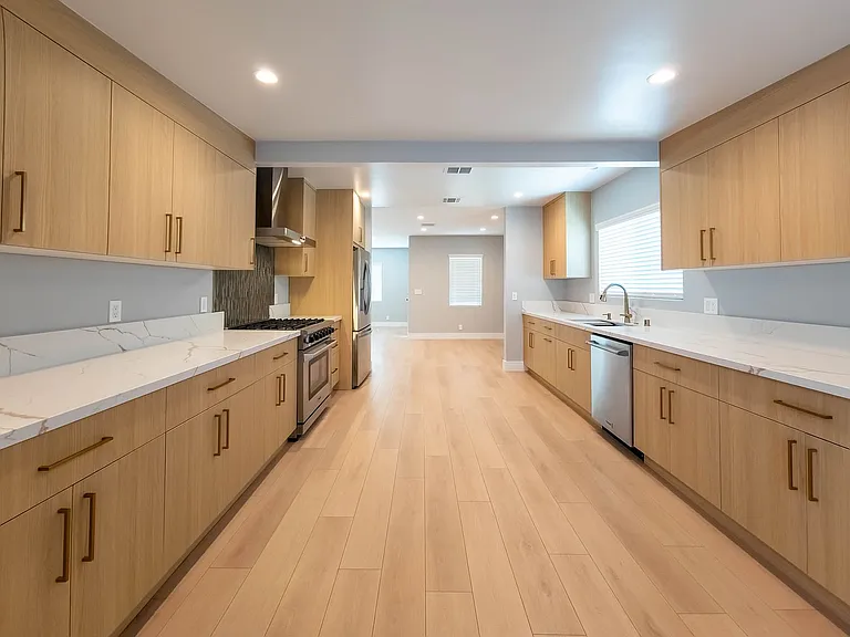 6454 Gentry Ave — Photo 12