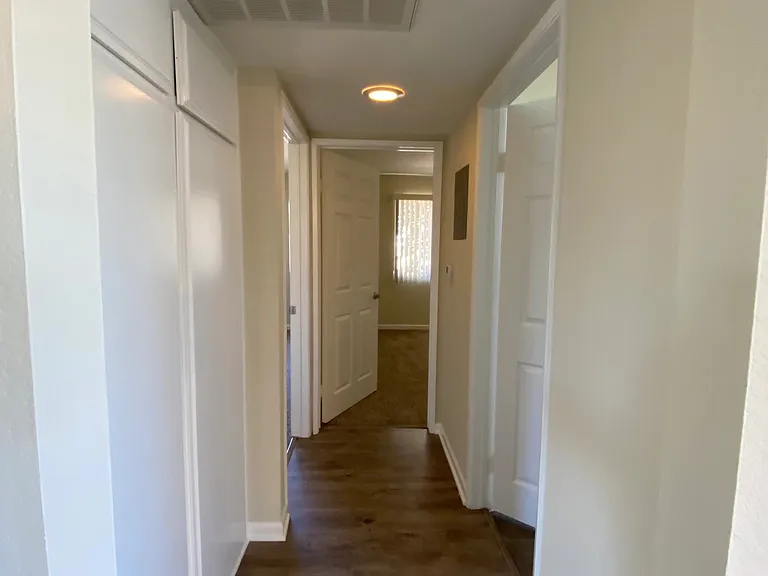536 N Mariposa St #D — Photo 8