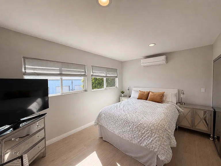 1228 S Saltair Ave #5 — Photo 7