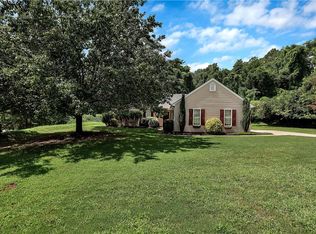 106 Tall Willow Dr, Seneca, SC 29672