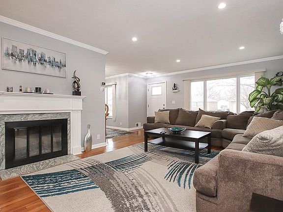 2nd image of 2852 Forestview Ave