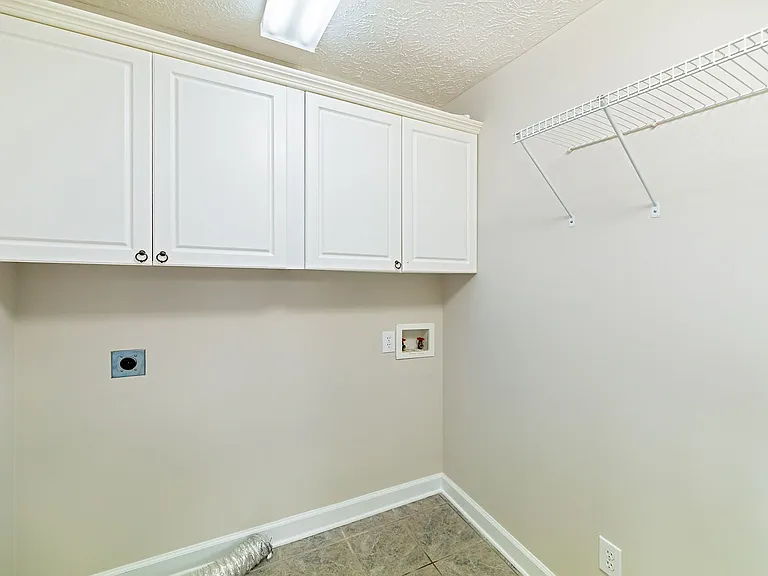 10 Hampshire Ln — Photo 21