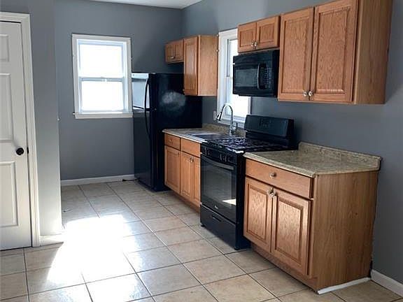 2nd image of 1357 Fairfield Ave #2