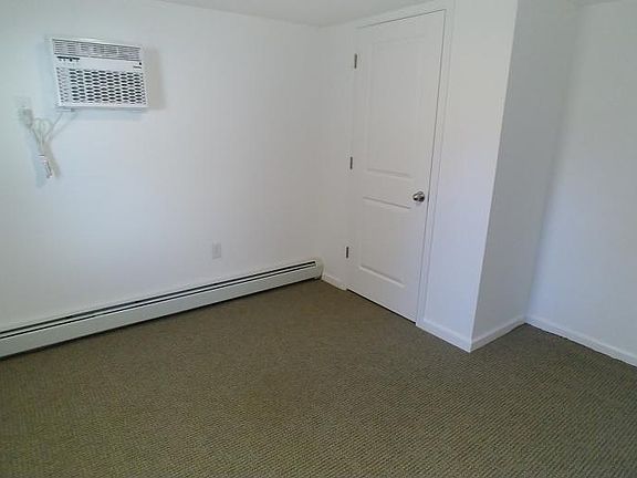 3rd image of 3147 Clive Ave