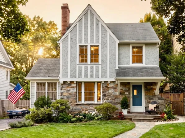 4418 Ridge St, Chevy Chase, MD 20815