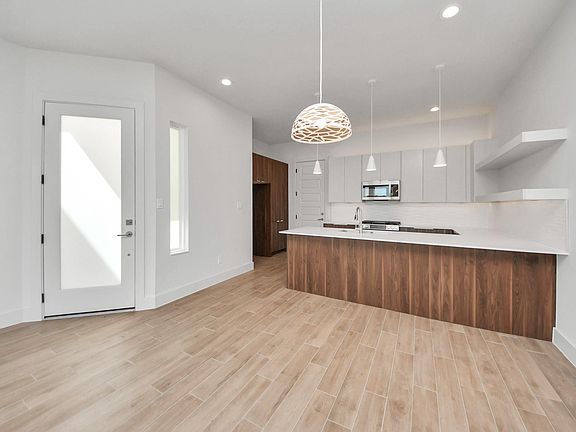 5th image of 13109 Moncloa Dr