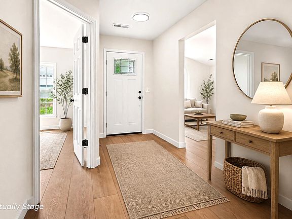 4th image of 25 Trumpeter Ln