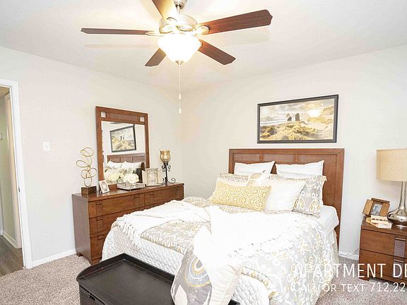 3rd image of 141 Kempwood Dr #558