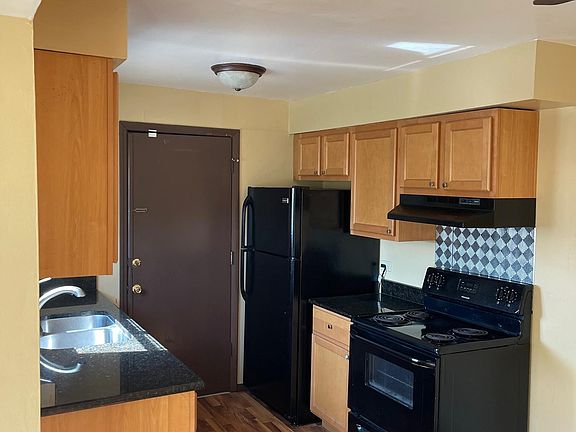 3rd image of 437 Prairie Ave #3N