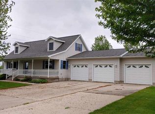 800 Northview Dr NE, Independence, IA 50644